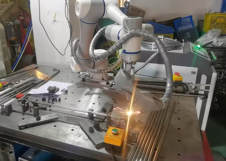 越疆協(xié)作機(jī)器人通用實訓(xùn)臺,DOBOT 通用實訓(xùn)臺,機(jī)器人教育實訓(xùn)臺,機(jī)器人職業(yè)院校和企業(yè)培訓(xùn)-5個典型案例告訴你，為何協(xié)作機(jī)器人越來越受到金屬加工業(yè)青睞