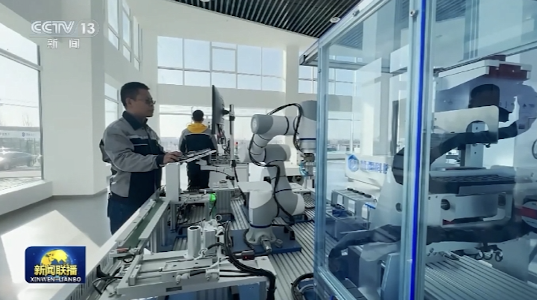 -越疆協(xié)作機(jī)器人再登央視新聞聯(lián)播，為新型工業(yè)化發(fā)展注入強(qiáng)勁動(dòng)力