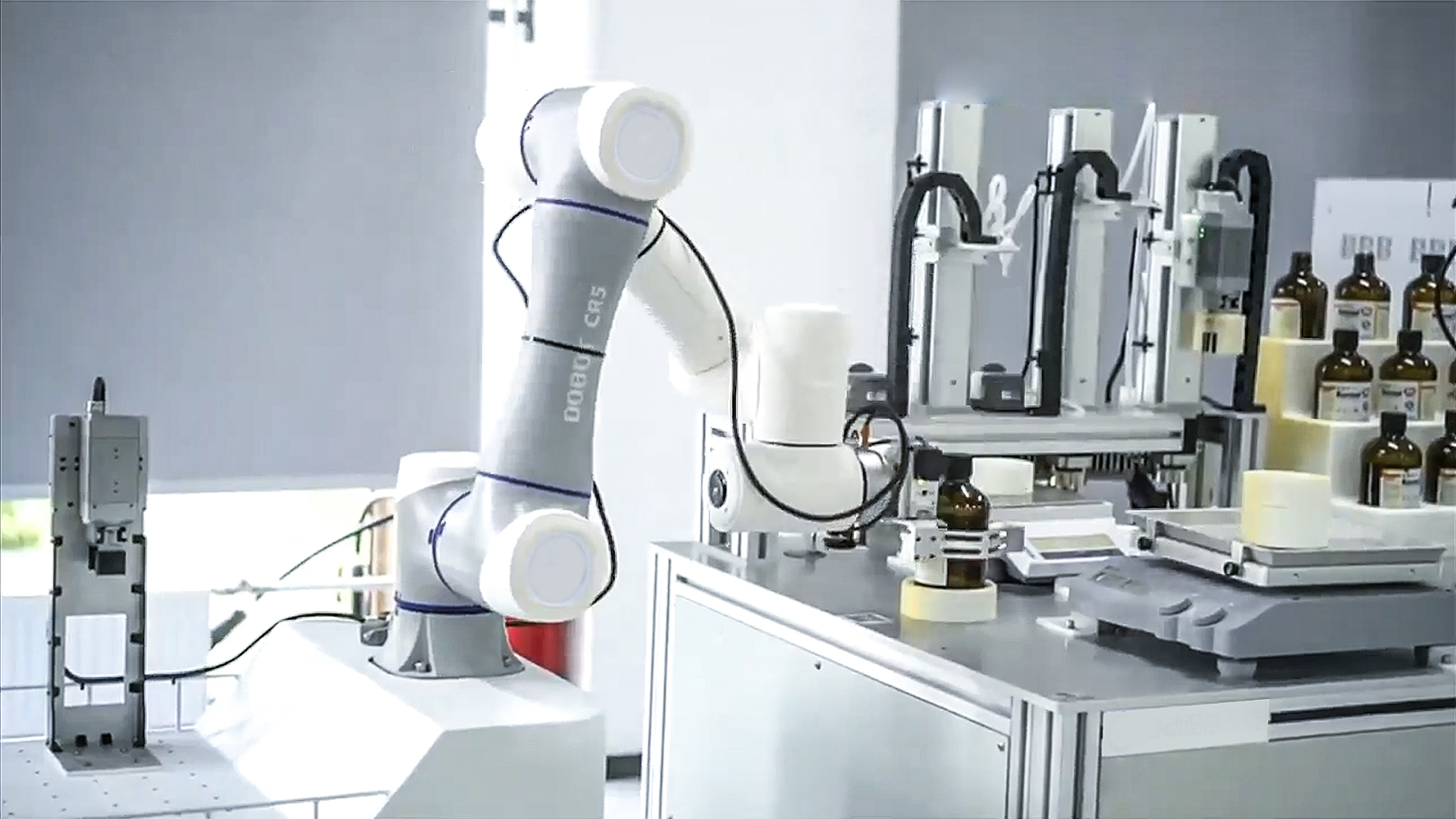 越疆科技,越疆,越疆機器人,越疆官網,dobot,協作機器人,越疆協作機器人,協作機械臂,協作機械手,自動化機械臂,協作機器人品牌,協作機器人制造商,協作機器人研發,具身智能機器人,協作機器人,科研行業應用,樣本收集,樣本運輸,離心處理,化學處理,樣本歸檔,運行效益,安全功能,可靠性認證,化學物品取樣,裝填,重復定位精度,減少實驗傷害,減輕負擔、教育科研實驗室